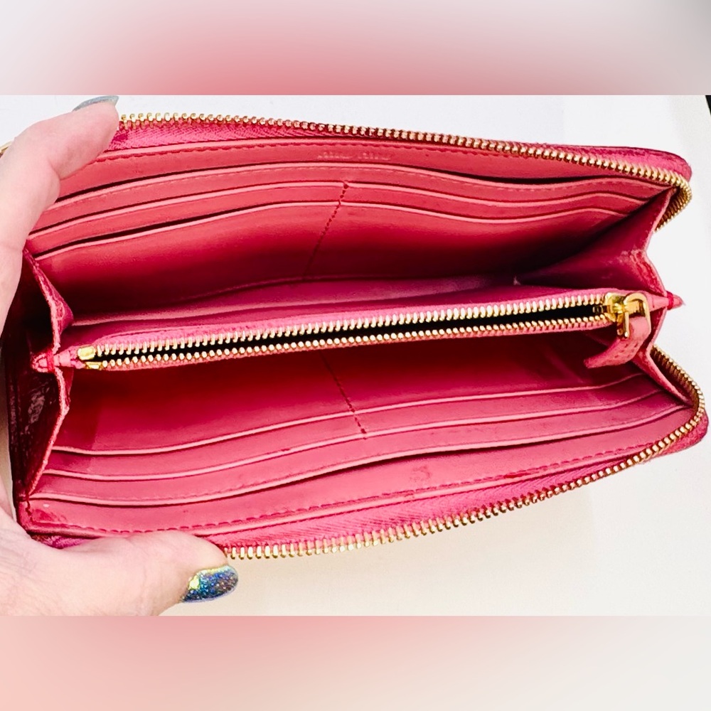 Miu Miu Fuchsia Pink Croc-Embossed Leather Large Zip Wallet with Gold Hardware - Picture 4 of 8
